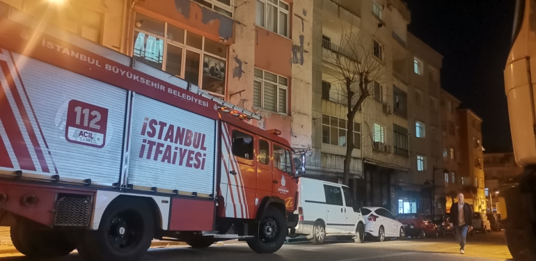 Belediyenin Yıkmadığı Binada Yangın