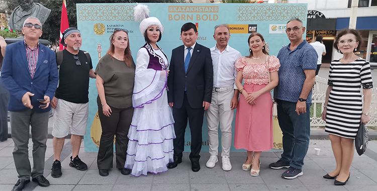 İstanbul’da “Ulusal Dombra Günü” Zeytinburnu’nda Coşkuyla Kutlandı