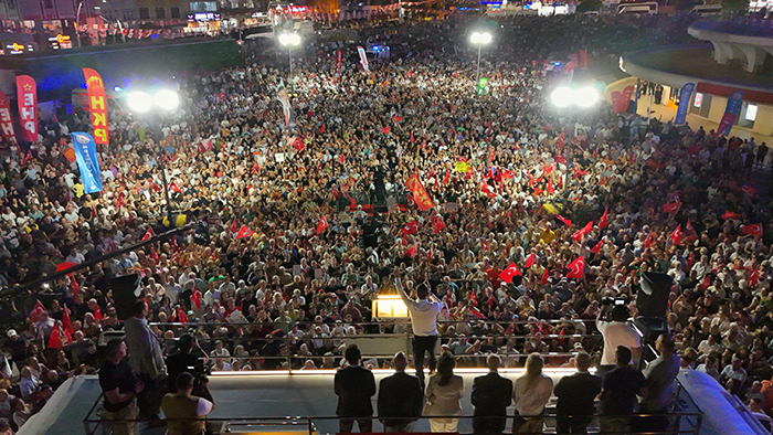 Zeytinburnu Meydanı’nda On Binler Toplandı