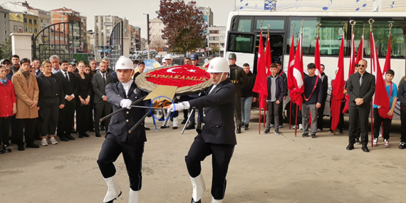 Zeytinburnu’nda 29 Ekim Coşkusu: Cumhuriyet’in 102. Yılı İçin Çelenk Sunma Töreni Düzenlendi