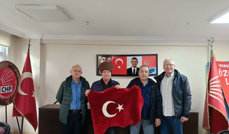 CHP Zeytinburnu İlçe Başkanı Metin Doğan’a Anlamlı Hediye