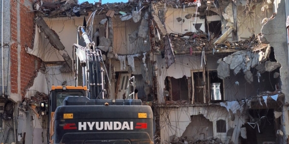 Zeytinburnu’nda Yıkım Tozları Endişesi: “Tehlike Soluyoruz”