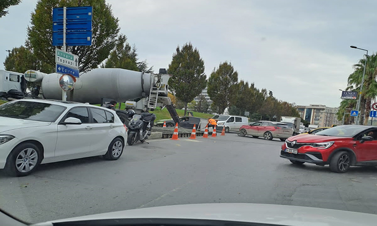 Zeytinburnu’nda Trafik Çilesi: İBB’nin Kavşak Düzenlemesi Mahalle Sakinlerini İsyan Ettirdi!