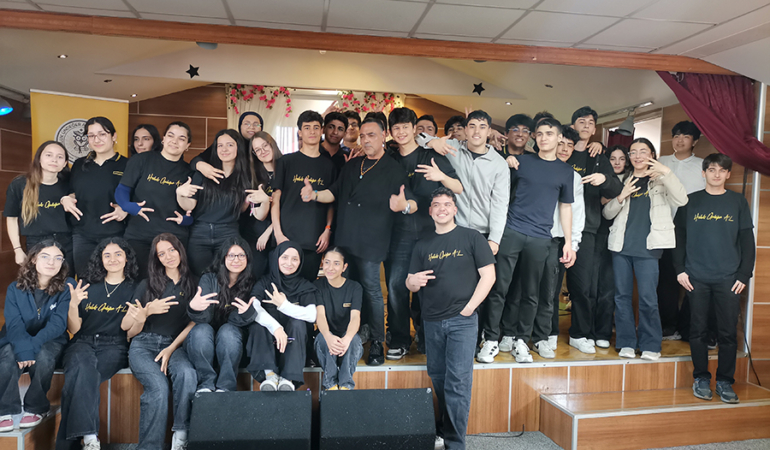 Haluk Ündeğer Anadolu Lisesi Öğrencileri Ozan Orhon ile Şiddete Karşı Tek Yürek Oldu