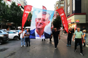 Zeytinburnu'nda Özgür Özel Posteri En Önde