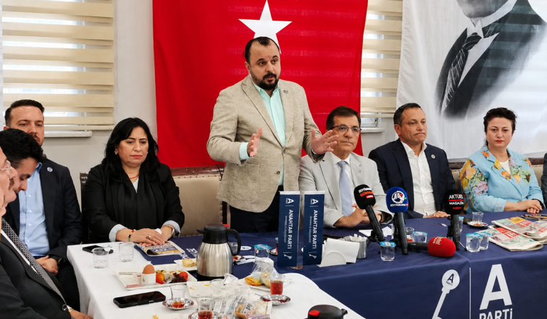 Başkan Doğan Akdeniz: “Zeytinburnu’nda Siyasi Ayrışmaya ve Fişlemeye Geçit Vermeyeceğiz!”