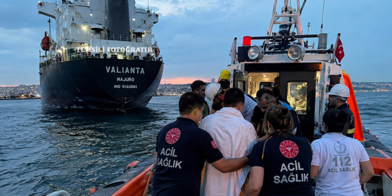 Zeytinburnu Açıklarında Zehirlenme Şüphesi: 4 Gemi Personeli Hastaneye Kaldırıldı