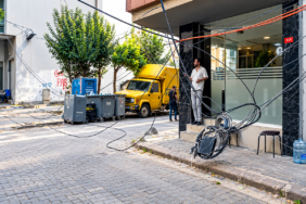 Telsiz mahallesi kablolar yerde