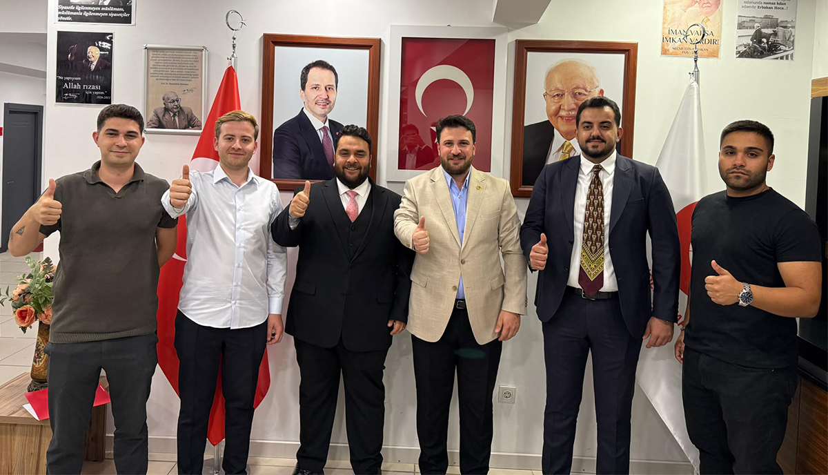 Yeniden Refah Partisi Zeytinburnu Gençlik Kolları’nda bayrak değişimi