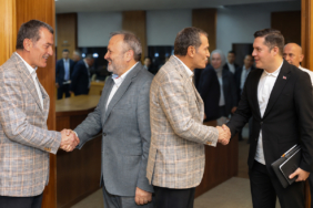 AKPlileri Ömer Başkan Makamda topladı