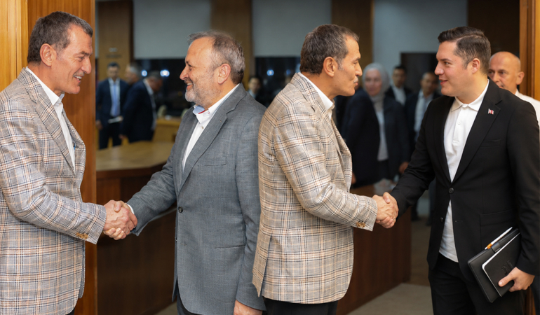 AKPlileri Ömer Başkan Makamda topladı