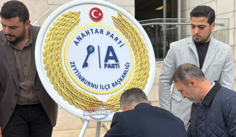 Anahtar Parti Zeytinburnu Teşkilatı 29 Ekim Töreninde Çelenk Sundu